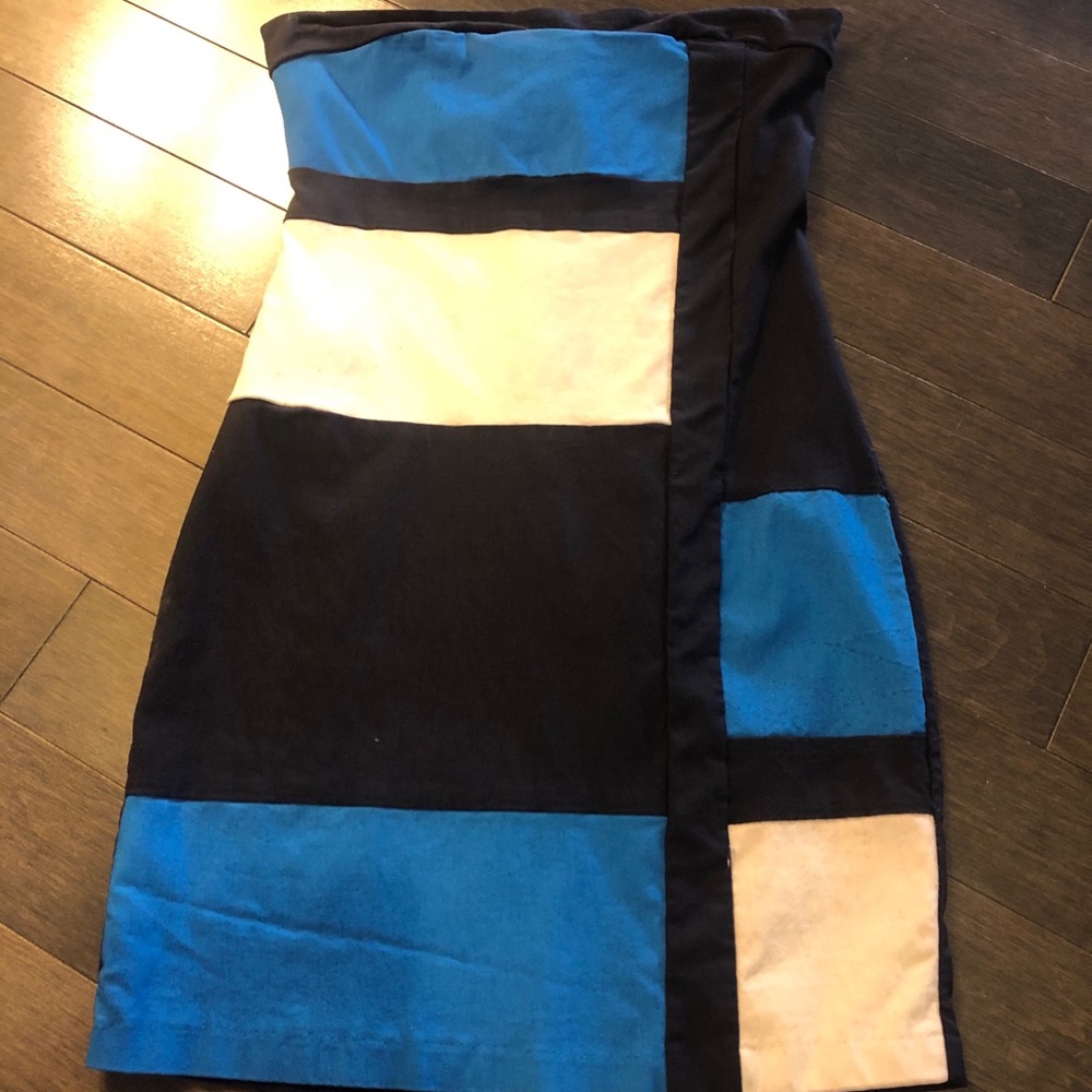 Dress - Picture 2 of 4